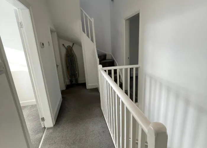 Nunnery Lane 3 Bedroom House Semesterbostad