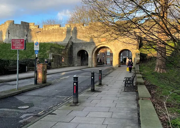 Semesterbostad Nunnery Lane 3 Bedroom House *